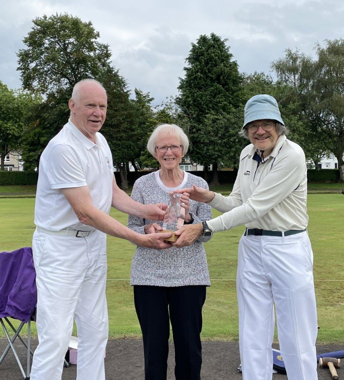 Eleanor Spalding presenting the trophy to Bill Strachan and John Owen